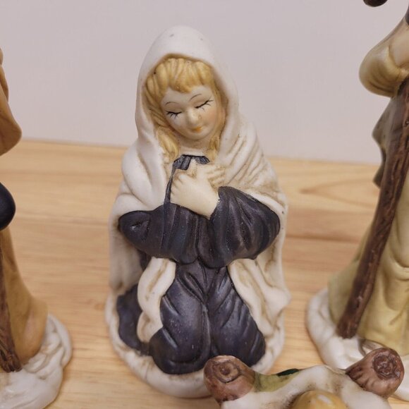 Vintage Hallmark Large Porcelain Ceramic Christmas Nativity Set 10 Piece Nice - Picture 16 of 16